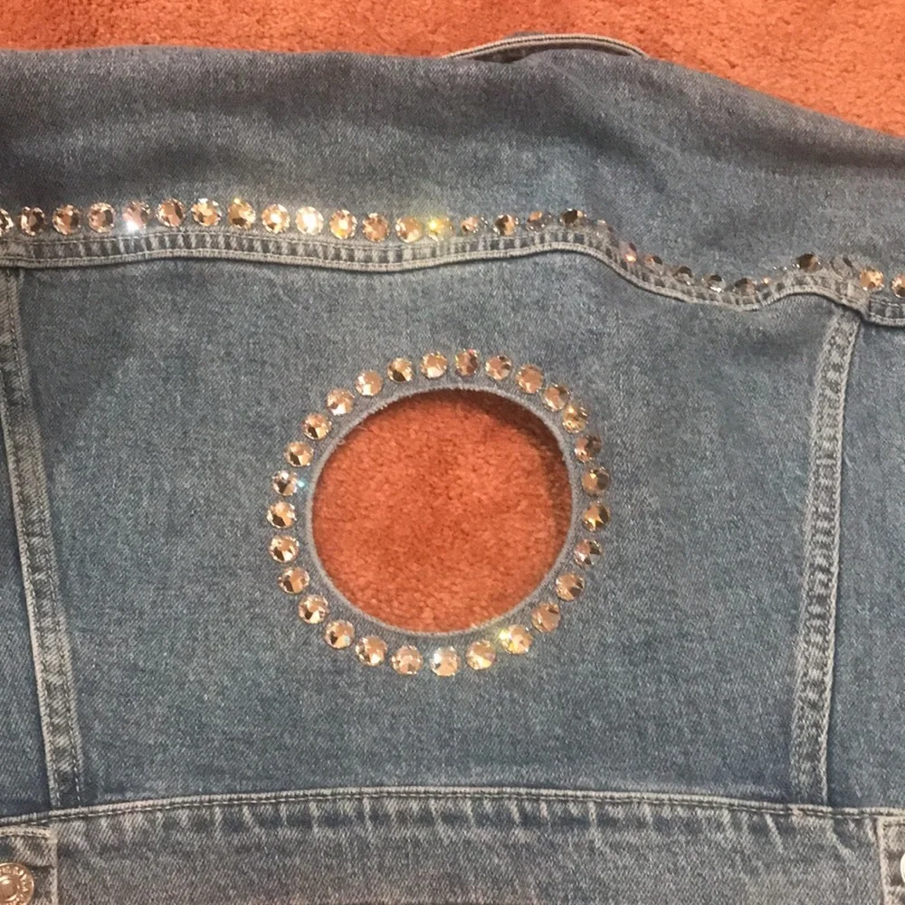 7 for all mankind Jean jacket with Swarovski element . Watch the video please - Picture 8 of 17